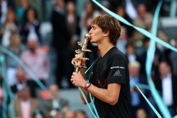 刚刚捧起冠 刚刚捧起冠